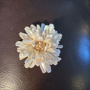 Vintage Elegant fresh wate Pearl Flower Brooch